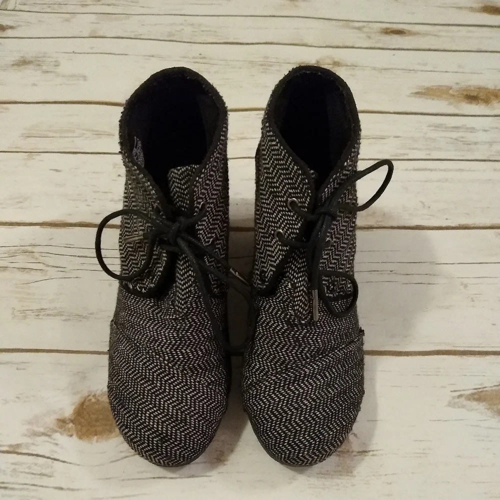 Toms Desert Wedge Herringbone Booties Size 8